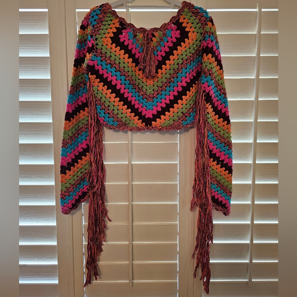 VINTAGE SPELL & THE GYPSY COLLECTIVE Joni Crochet Long Sleeve Fringe TopπβοΈπ - Picture 3 of 17